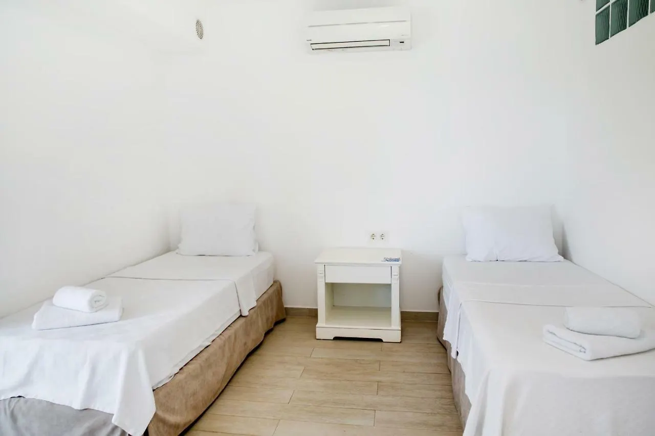 Tilkicik Yali Daireleri Club Flipper Yalikavak Bodrum Feriehus